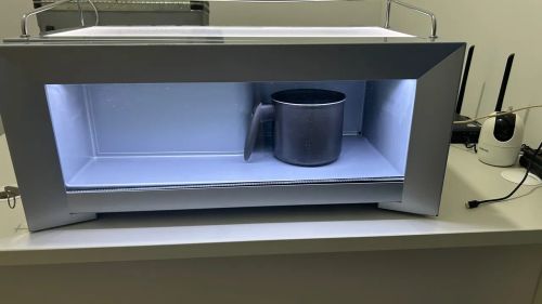 Geladeira Redbull compacta e moderna