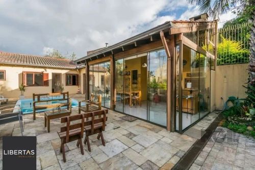Casa 279m² - 4 dormitórios, 3 vagas no bairro Santa Tereza