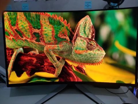 Monitor Alienware Dell Curvo 240Hz OLED 32pol 4k 