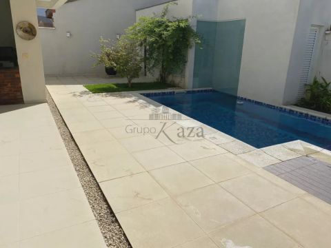Oportunidade - Casa em Condomínio - Condomínio Esplanada do Sol - Jardim Esplanada - 4 Suí