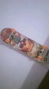 Skate Caveira pouco usado em perfeitas condições 