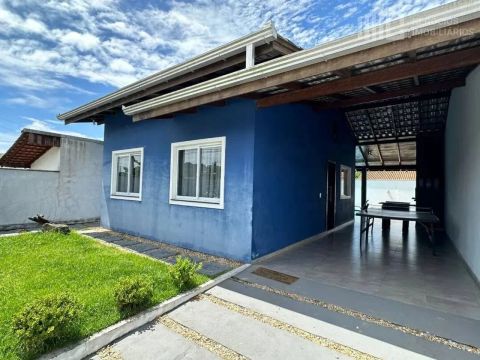 Casa de laje com 2 dormitórios e piscina | Costeira - BBS/SC