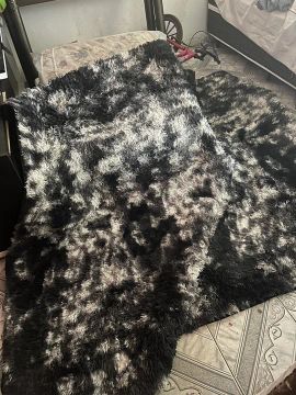 Tapete Peludo Preto e Branco