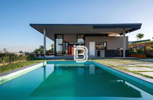 Vende Casa Moderna no Condomínio Fazenda Dona Carolina