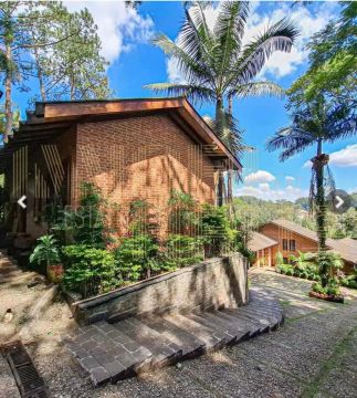 Casa tipo para venda com 4 quartos, sendo 1 suíte, 435m²