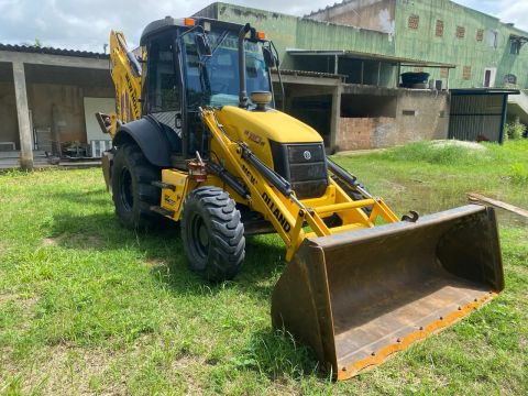 RETROESCAVADEIRA NEW HOLLAND 