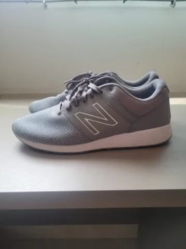 Tênis New Balance 24 original cinza, tamanho 42, usado poucas vezes.