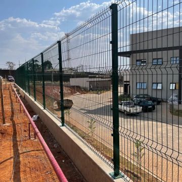 para cercas, muros, divisórias PAINEL GRADIL REVESTIDO EM PVC DE ALTA ADERÊNCIA 