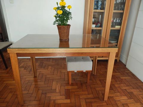 Mesa de Jantar em Madeira com Tampo de Vidro