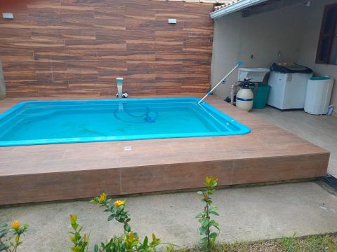 Casa com 2 quartos e piscina para temporada