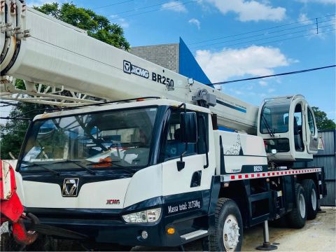 Guindaste XCMG 30 TON 2014
