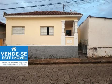 Casa 3 quartos no Centro - Paraíso/MG