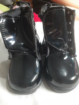 Botas de Couro Preta Bebê - Tamanho Pequeno