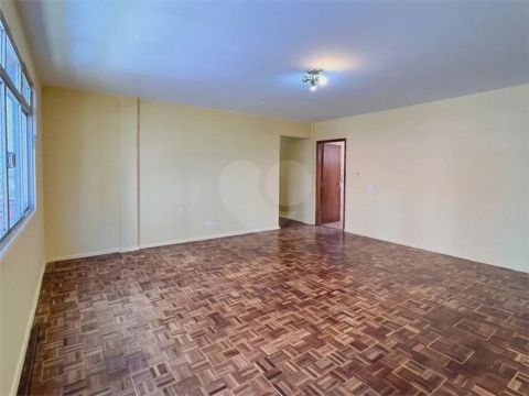 Imóvel para venda tem 130 metros quadrados com 3 quartos em Cristo Rei - Curitiba - PR