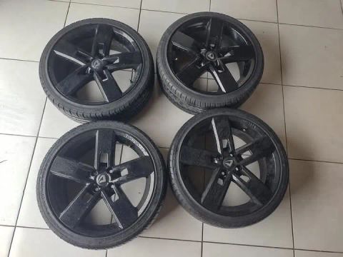 Vende-se jogo de rodas aro 17