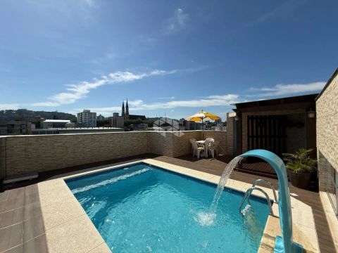 COBERTURA CENTRAL COM PISCINA EM SANTA CRUZ DO SUL