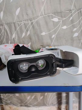 Dois óculos de Realidade Virtual Alcatel e Samsung em perfeito estado. <br>