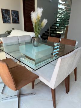 Mesa de jantar com cadeiras