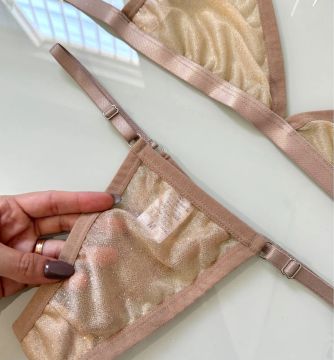 Conjunto de lingerie rendado dourado