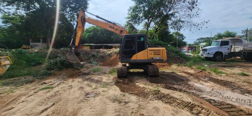 Escavadeira Sany 14 ton único dono