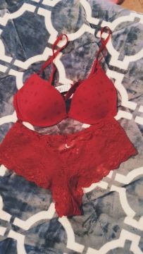 Vendo 3 conjuntos de lingerie usados por 3 meses