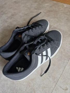 tênis adidas
