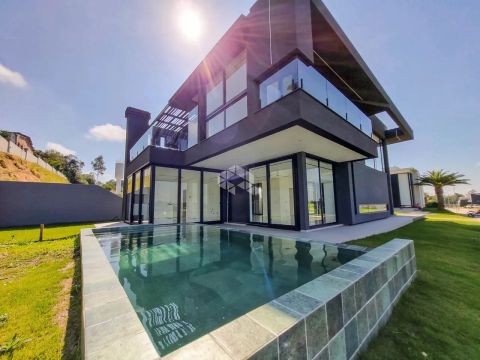 Casa de alto padrão nova no condomínio fechado Reservas do Lago em Nova Santa Rita. Terren