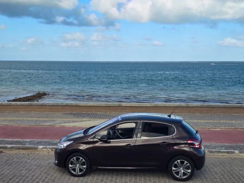 Peugeot 208 em ótimo estado!