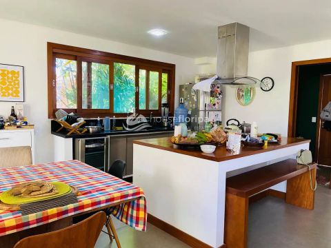 Casa à venda, Canto da Lagoa, Florianópolis, SC - Possui 2 dormitorios, em condomínio com 