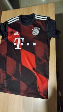 Camisa oficial do Bayern de Munique Adidas