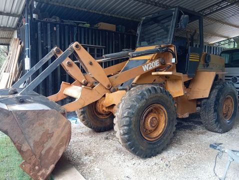 Pá Carregadeira CASE W20E