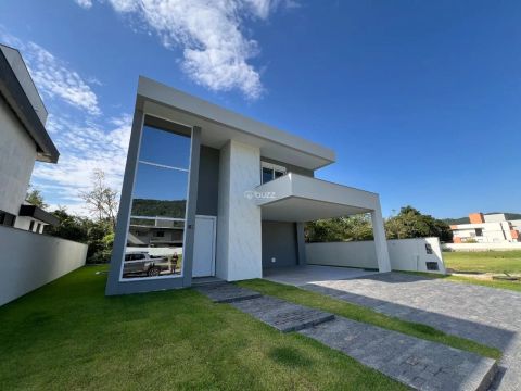 Casa nova em Condomínio fechado em Ratones