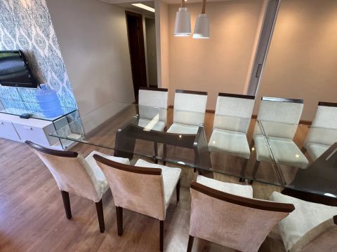 Conjunto de mesa tampo de vidro, com base e 6 cadeiras