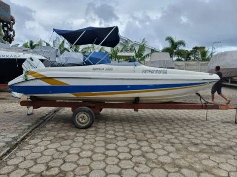 Lancha Runner 5500