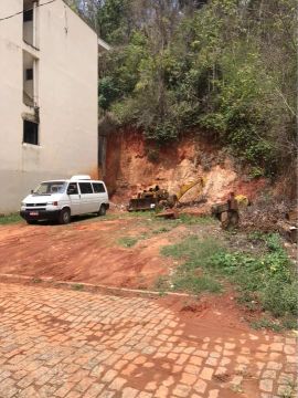 Vende-se lote privilegiado para construção de residência em Castelo