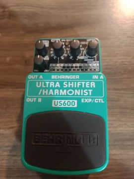 Pedal de Efeito Behringer US600 Ultra Shifter Harmonist