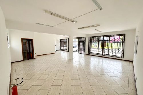 Alugo Sala Comercial com 72m² - Bairro Água Verde