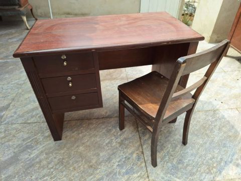 Mesa de Escritório antiga c/ cadeira