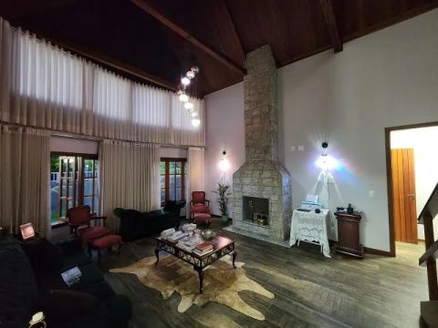 Casa Estilo Europeu de Alto Padrão no Condomínio Prive Lago Norte - Quadra 3