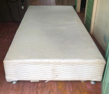 Vendo Cama Base Box de Solteiro 