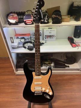 Guitarra Fender Starcaster Squier