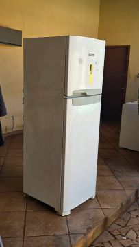 Geladeira Continental Frost Free