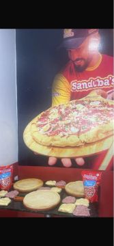 Massa pré assada para pizza , queijo e calabresa 