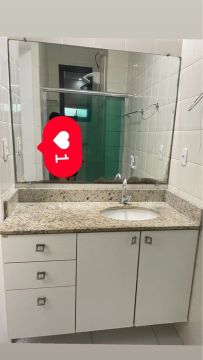 Bancada com pia embutida em mármore 