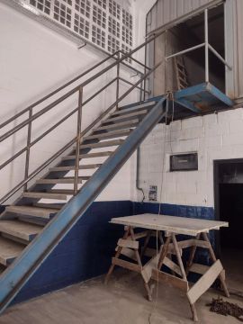 Escada galvanizado.