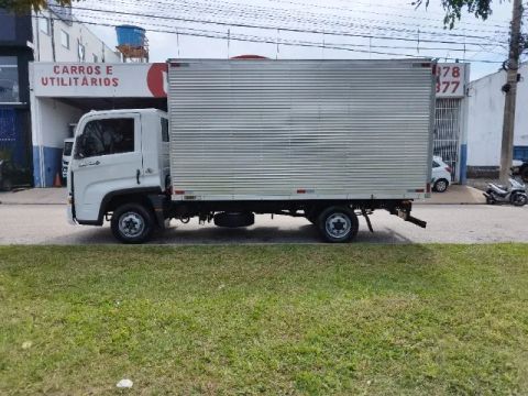 Volkswagen Delivery Express+ 3.0 Prime + Baú (cnh B)