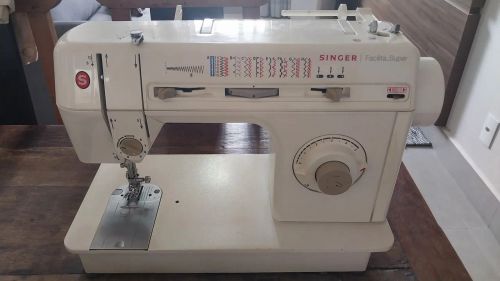 Máquina de Costura Singer Facilita Super