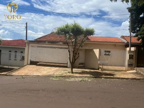 Excelente casa a venda na R. Luís Bonacin, 175 - Andirá-PR.