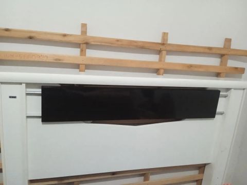 Cama em Madeira e Preto