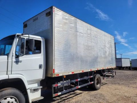 Furgão carga seca para toco 7,05m